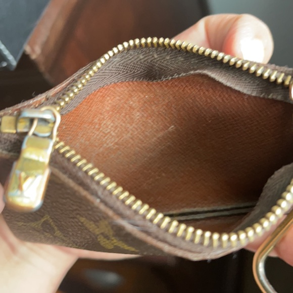 Authentic Louis Vuitton Monogram key pouch - Picture 10 of 11